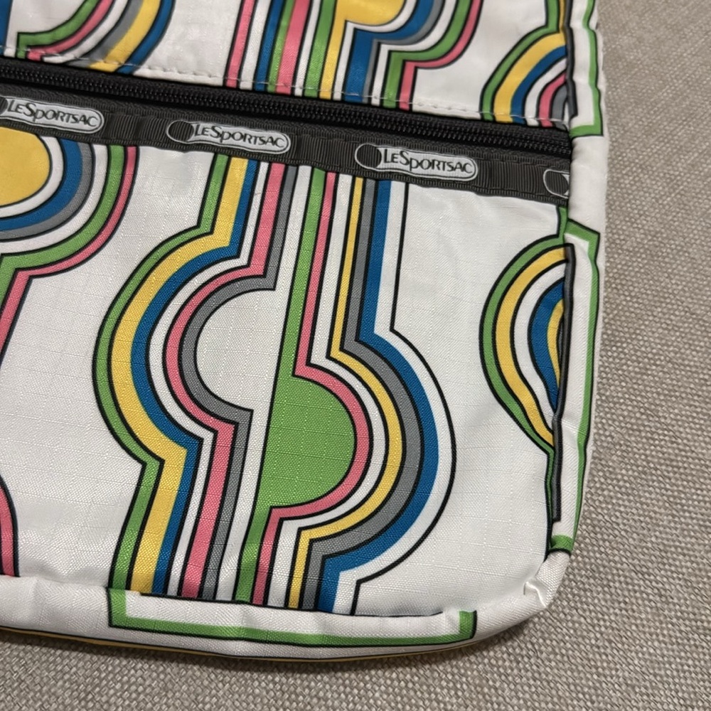 LeSportSac Crossbody Bag-Nylon Retro Print-Wide Gray Strap-3 Zip Compartments - Picture 3 of 16